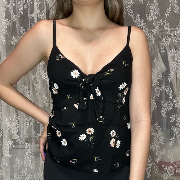 ♡ Hollister Floral Flowy Tank ♡ - Picture 2 of 2